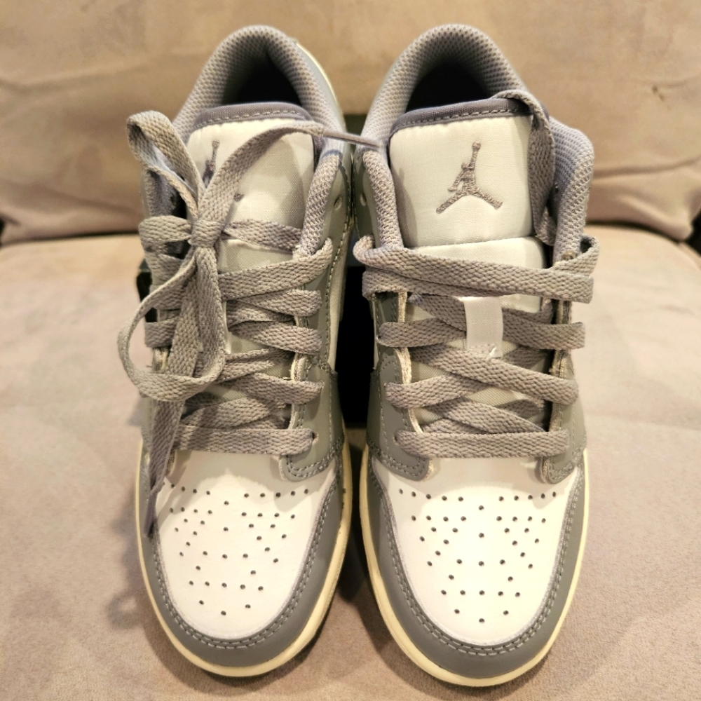 NIB Air Jordan 1 Low (GS) size 3.5 youth stealth/white sail